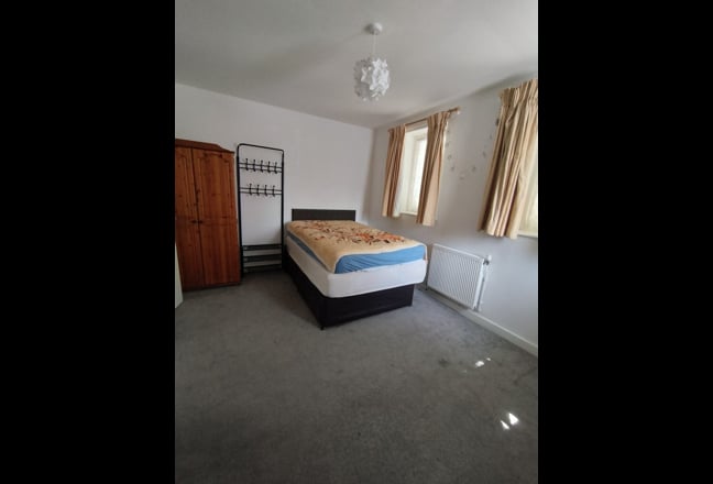 Video 1: large Double bed room upstairs