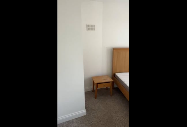 Available now! Stunning room in Tooting Bec Main Photo