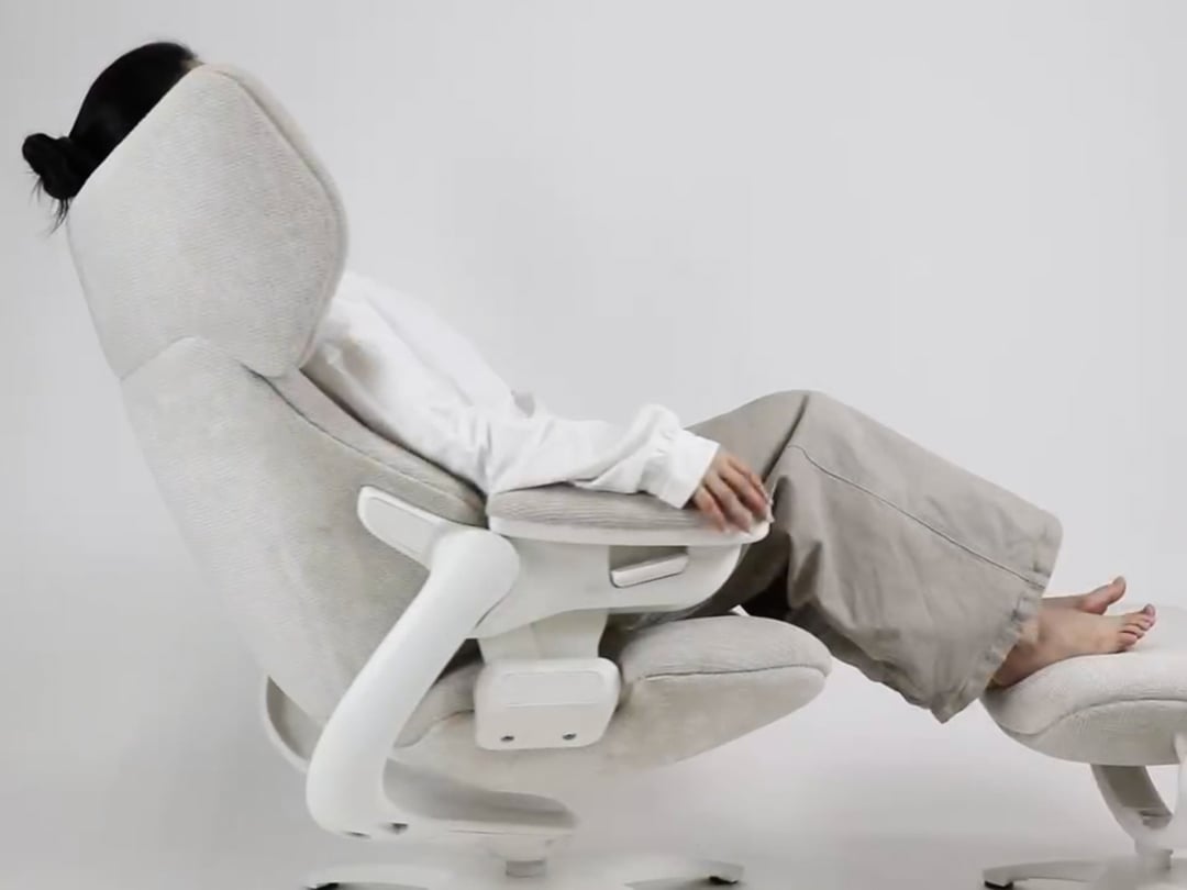 כורסה מעוצבת מבד E-MOTION 