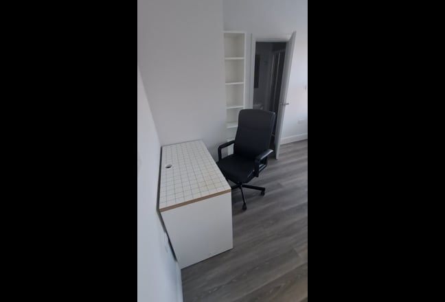 Large En-Suite Double Room – All Bills Included  Main Photo