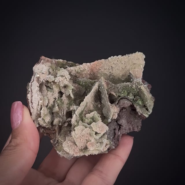 Dolomite ps. Wulfenite