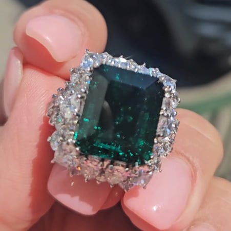 RING 1EC CTR-12.25CT/10PS-5CT/24RD-2.4 17880-EM-CZ