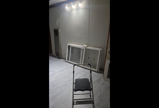 Renting large room  Main Photo