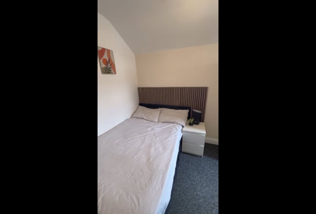 Newly Refurbed House Near City Centre Main Photo