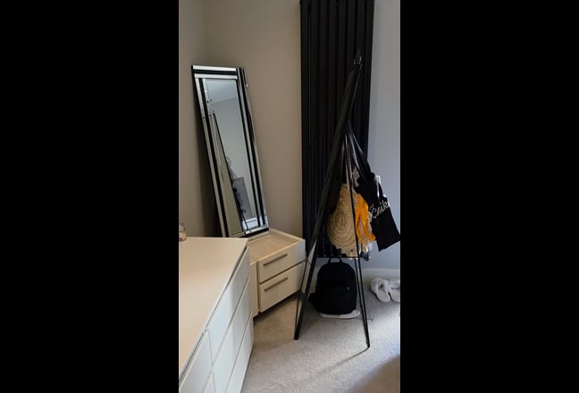 Large Modern Ensuite Room with Balcony – Share wit Main Photo