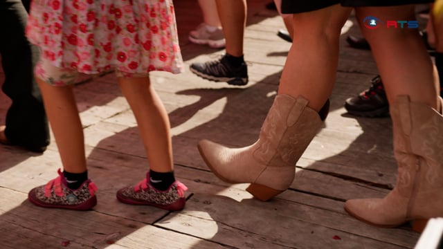 cowboystiefel-und-line-dance-tanzfieber-bei-countryfest-am-fanningberg