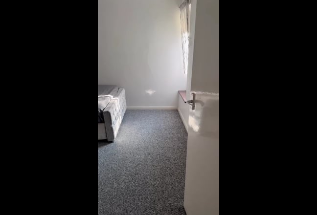 Spacious double room to rent  Main Photo