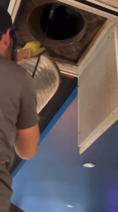 https://i.vimeocdn.com/video/2046999050-16a2ccf1c5bd95bf7334f180c41266f0f495a1534640423c03d6897a71229995-d