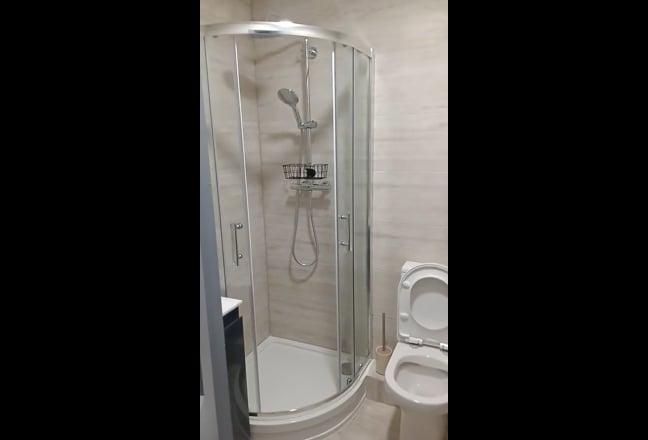 Luxury En-suite Newly refurbished &Private Parking Main Photo