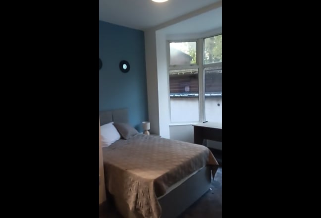 Luxury En-suite Newly refurbished &Private Parking Main Photo