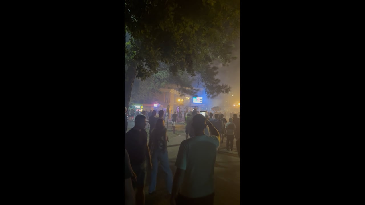 Ekskluzivno za Siol: tako kamenjajo novinarje, policisti pretepajo civiliste ... 