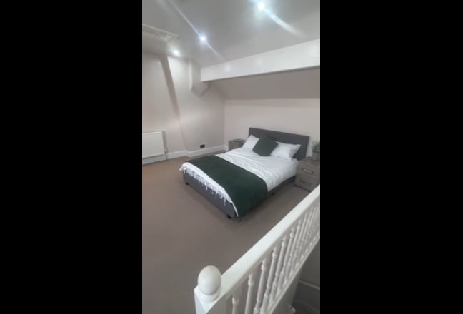 Large Double Bedroom 50% OFF 1ST MONTH Main Photo