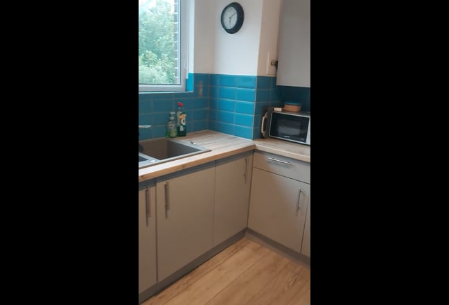 Room to rent Worthing flat Main Photo