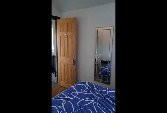 Modern Refurbished Room in Shared House  Main Photo