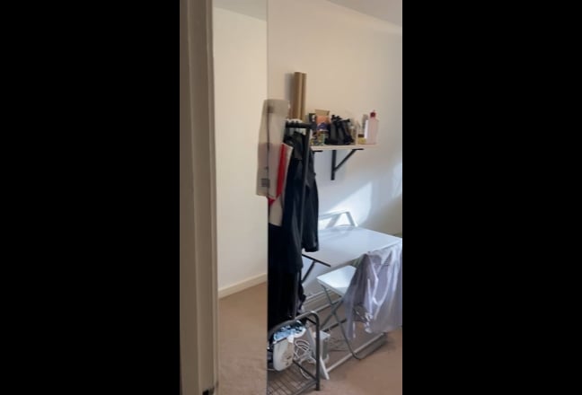 Video 1: The bedroom (view 1)
