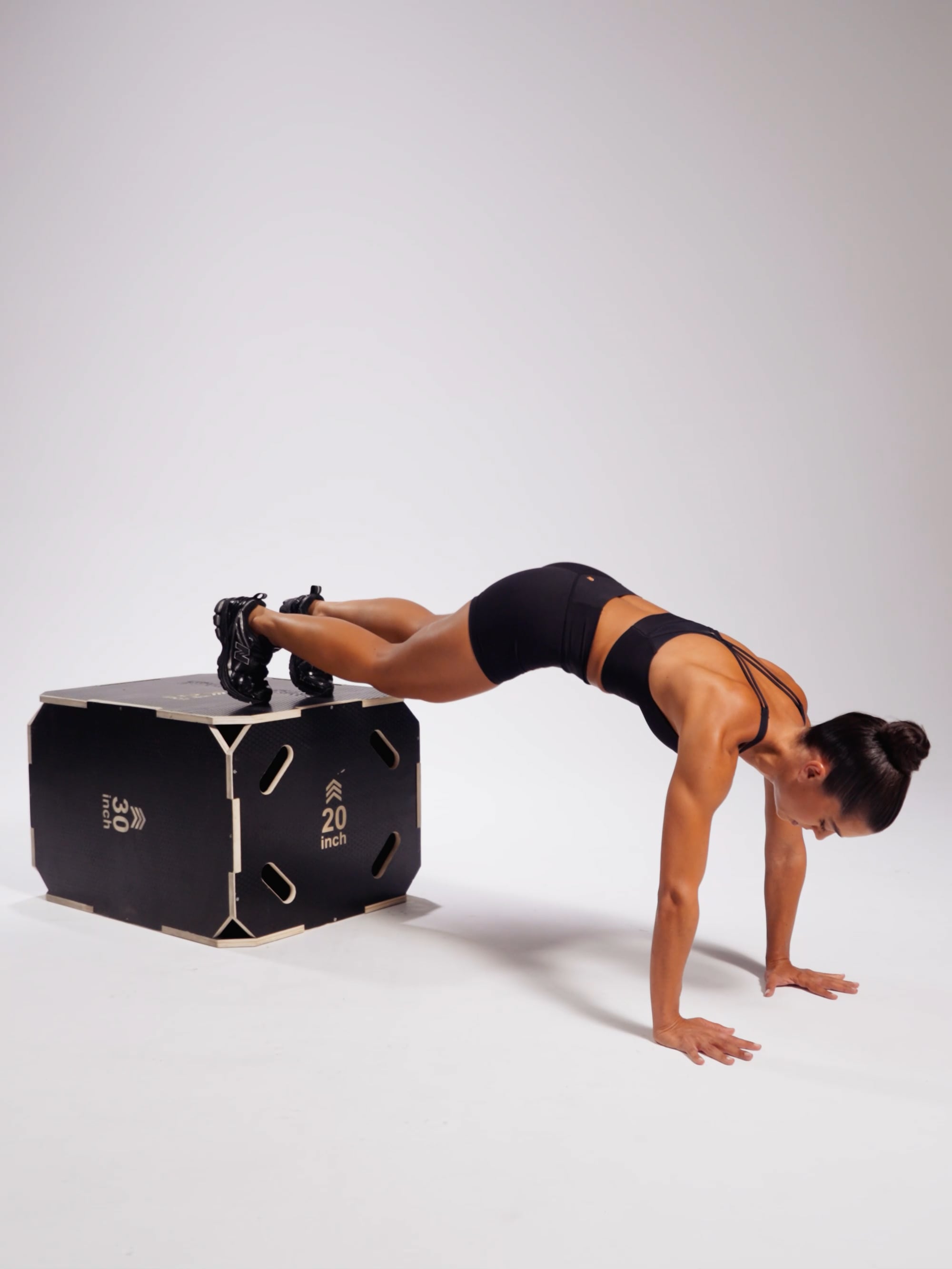 חזיית ספורט גב V מבד nero