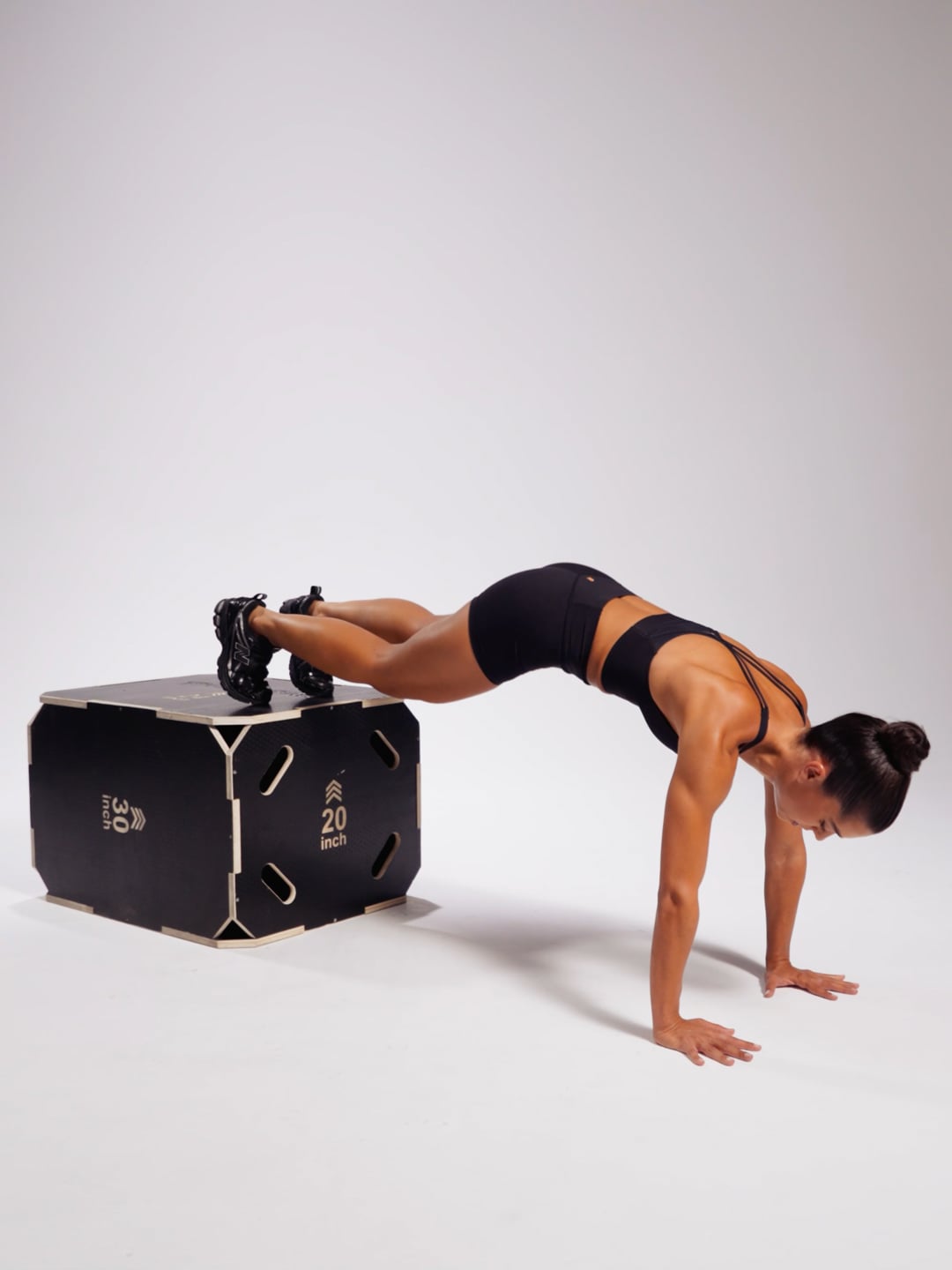 חזיית ספורט גב V מבד nero