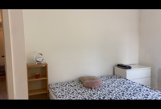 Cozy Double Room in All Female Professional Home   Main Photo