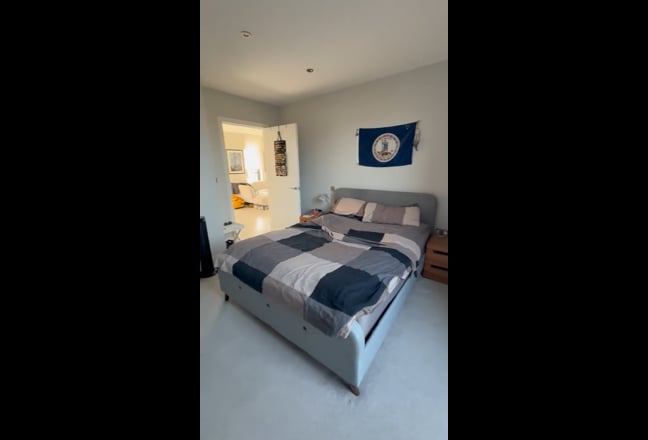Ensuite available in Battersea Park new build Main Photo