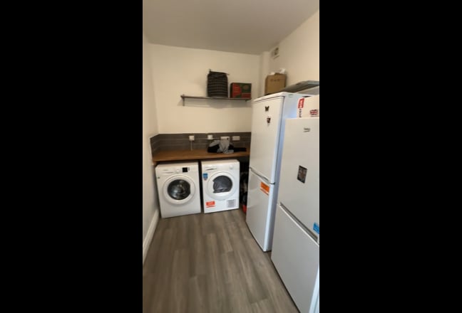 Video 1: Room 5 - En-suite