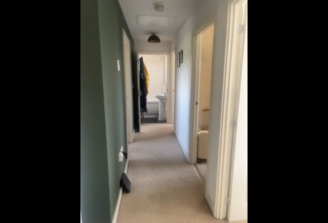 Bright 2-bedroom flat in quiet area. Main Photo