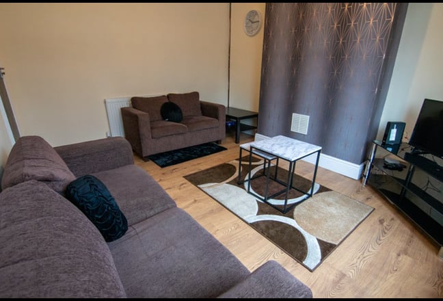Video 1: Living Room pic 1