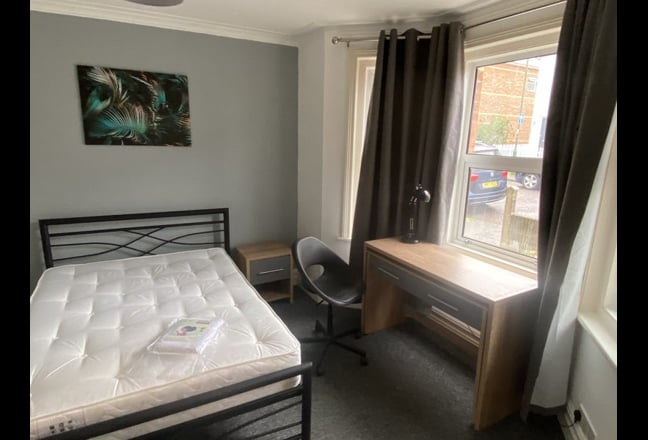 Nice Student Rooms with Fast WiFi & Cleaners Main Photo
