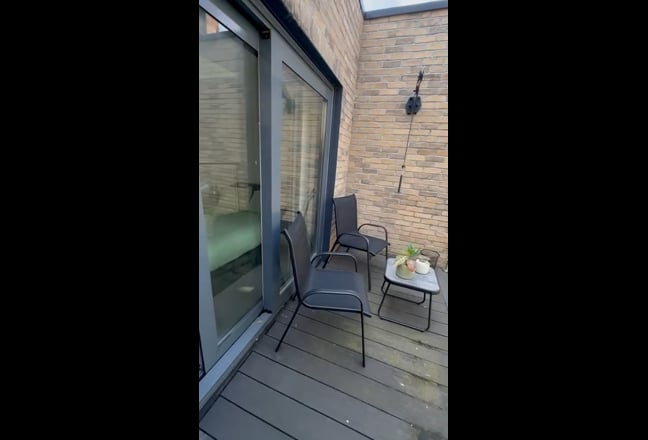 Ensuite double bedroom in SE17 Main Photo