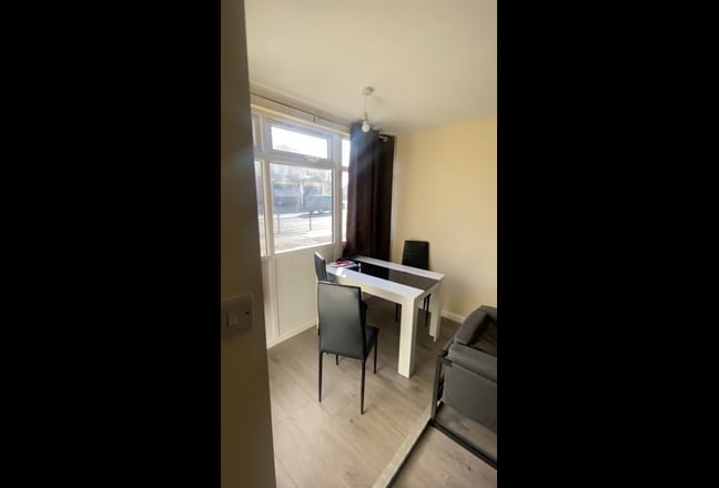 Single Room Newly refurbished House Main Photo