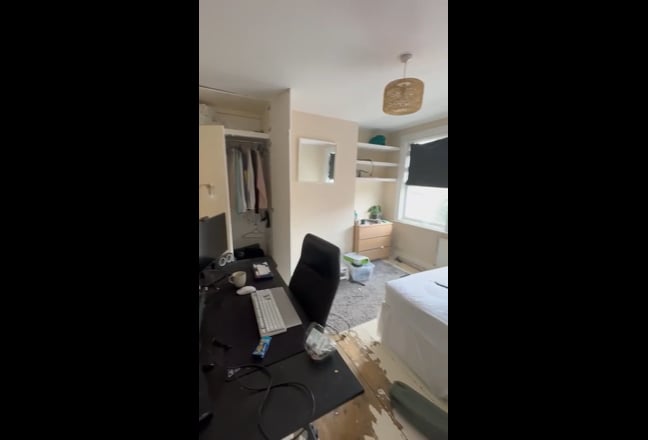 Double Room in House Near Colliers Wood Station Main Photo