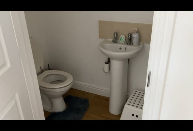 Extra Large Beautiful En-Suite Room to Rent Main Photo