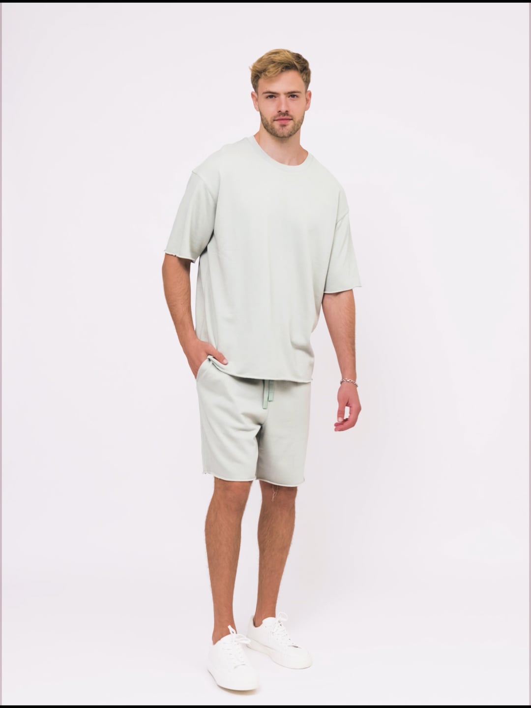 חולצה קצרה צווארון עגול