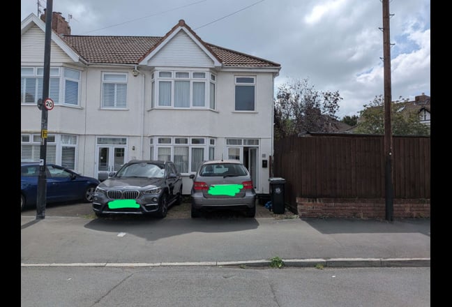 Double room in 3 bed house with off street parking Main Photo