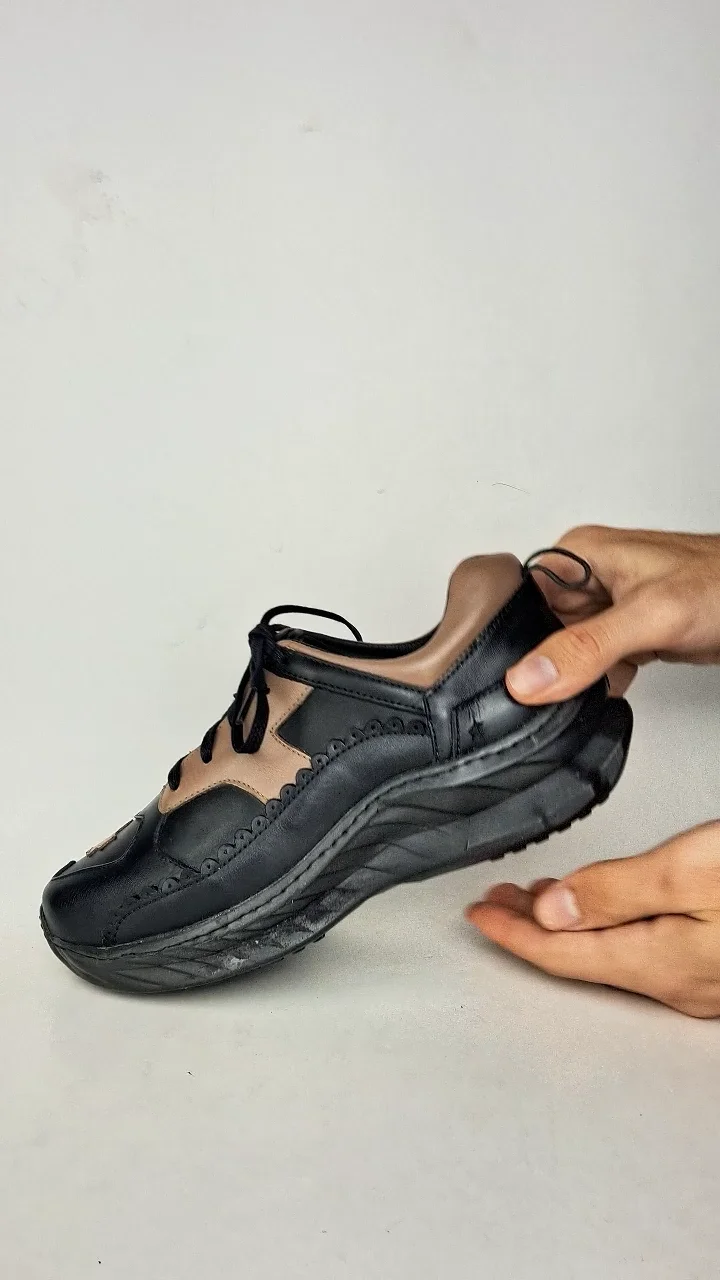 Tênis Feminino em Couro Legítimo com Palmilha em Gel - Preto