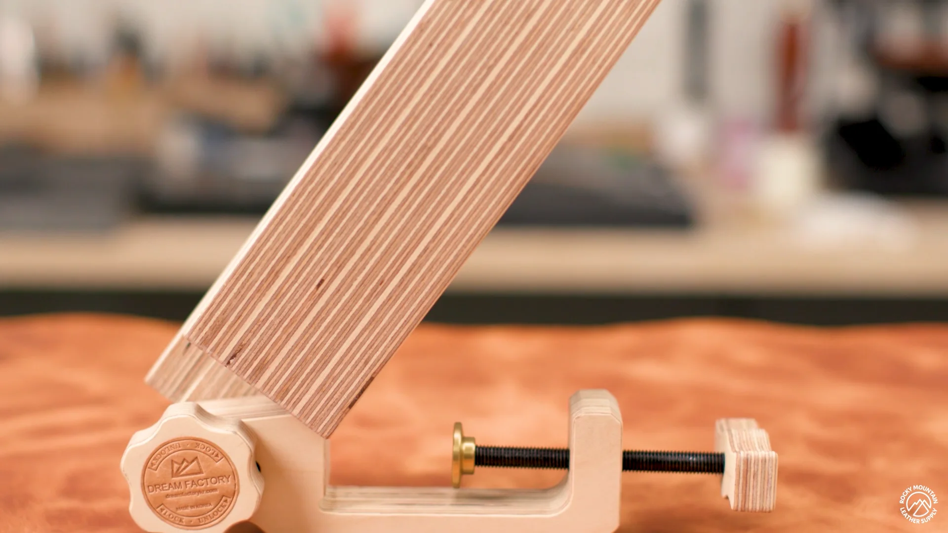 Dream Factory - Adjustable Table Stitching Clamp + Magnetic Needle