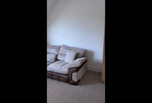 Large rooms in Luton 4 bed house town center Main Photo