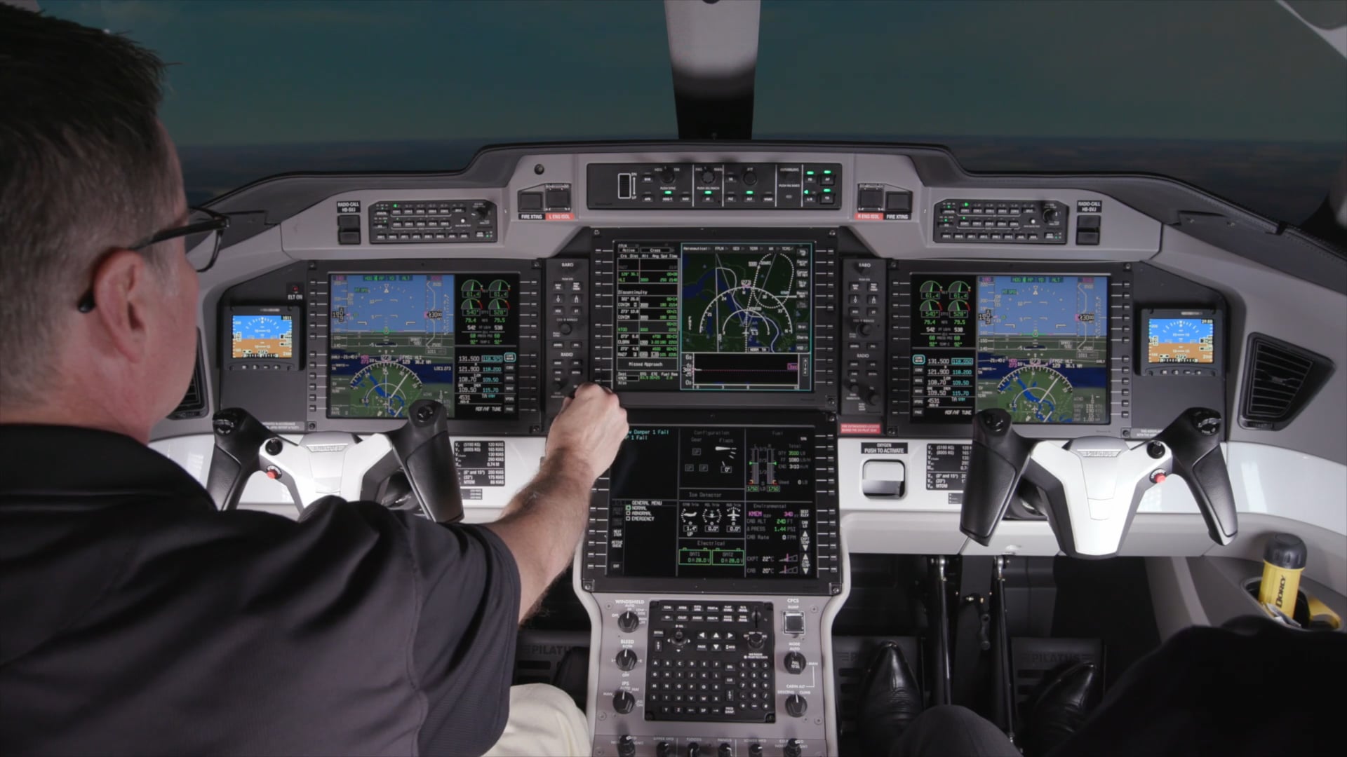 Honeywell - Logging on to FANS CPDLC