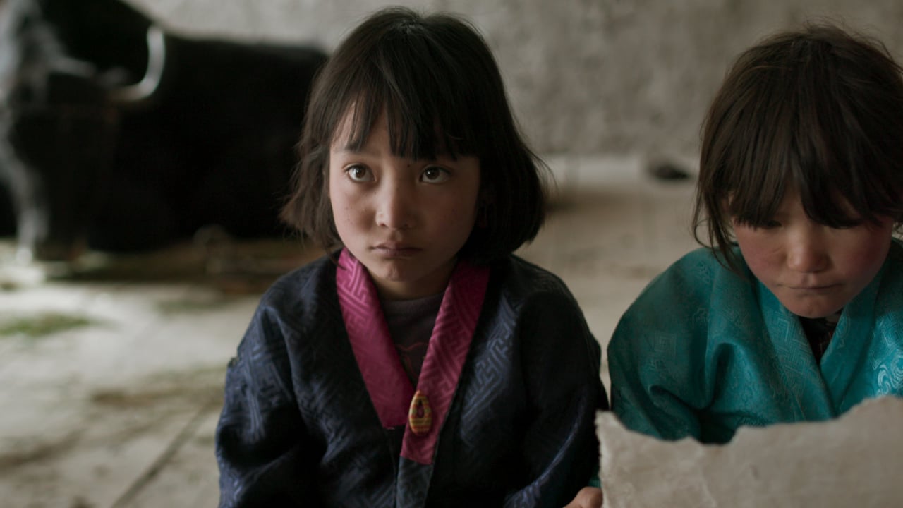 Lunana: A Yak in the Classroom