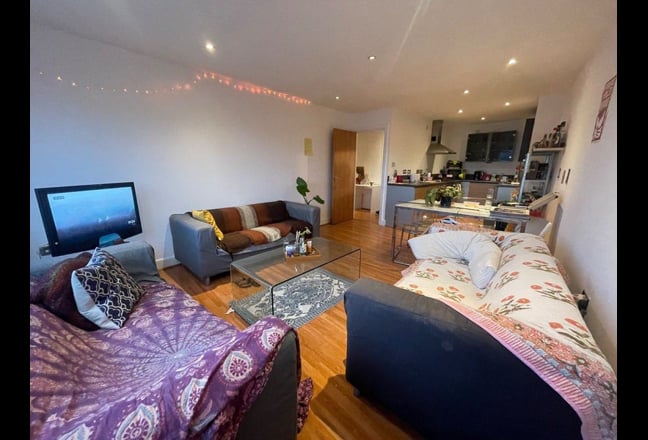 Modern 3 Double Bed 2 Bathroom Flat in Zone 1  Main Photo