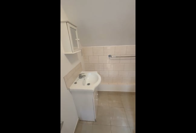 Spacious Studio Flat- Grove park, se12 Main Photo