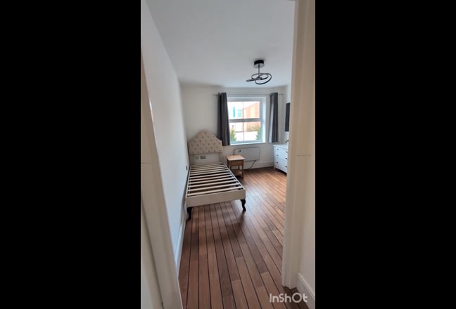  Studio  Flat  -  Females -  Bills  included Main Photo