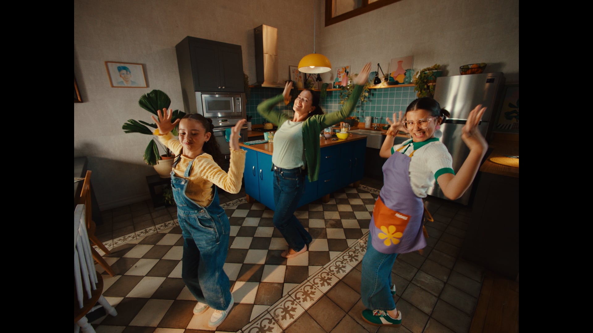 MUÉVALO | DOÑA MARÍA & ZUKRA | GARNIER