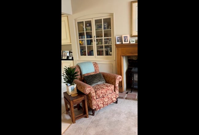 Stunning Room in Beautiful Cottage Main Photo