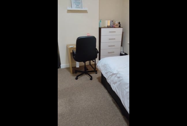 Video 1: Kitchen and open plan lounge