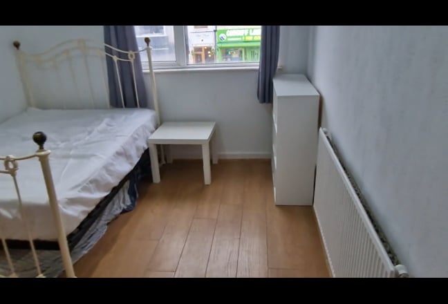 Large Two bedrooms flat furnished  &pound;825 Main Photo