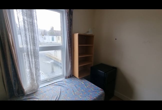 Spacious Single Room - Females Preferred (£550 Pcm Main Photo