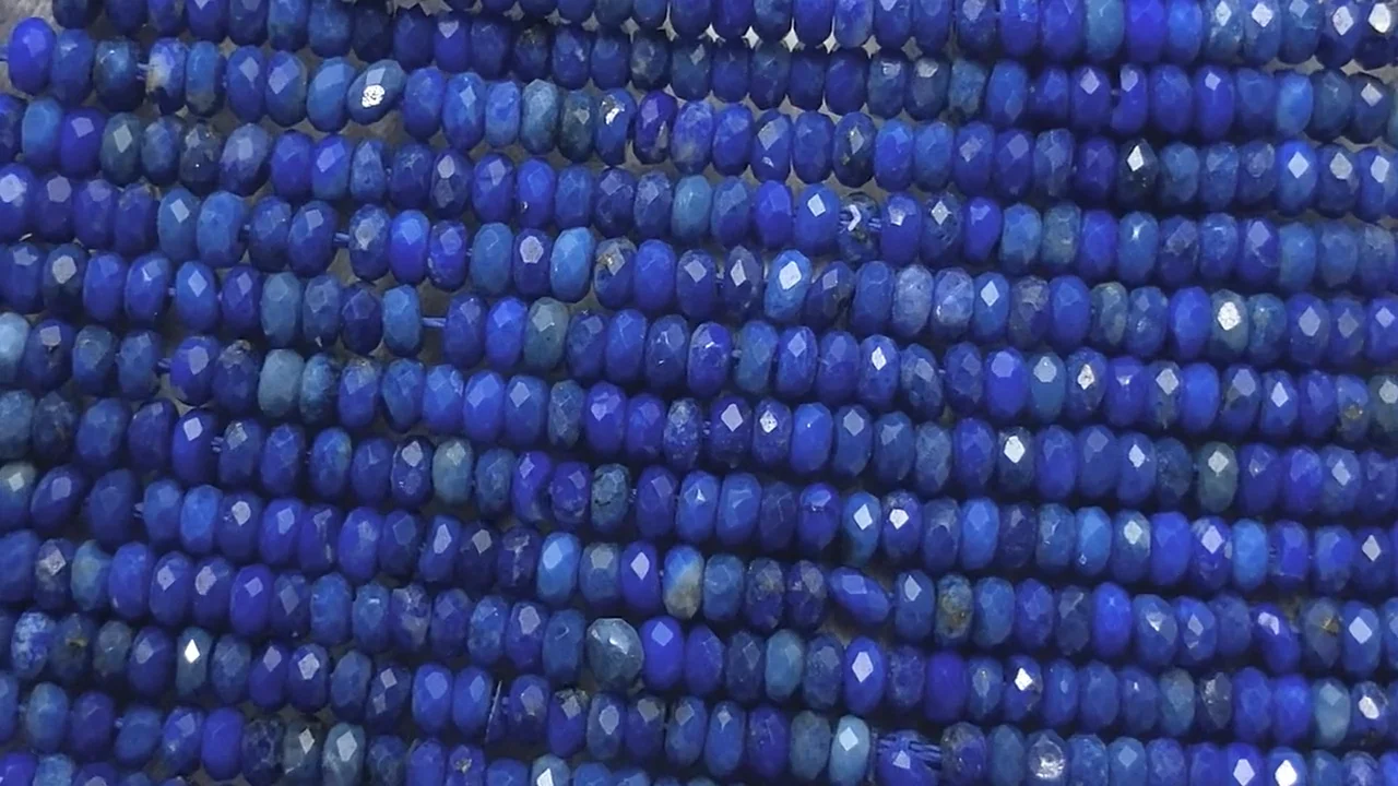 ラピスラズリ（産地・アフガニスタン） ボタンカット3×3×1.5mm