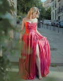 Video: Long party dress with strapless neckline and shimmering fabric