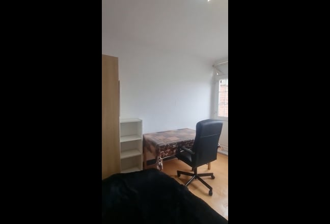 &pound;560. Double room. Fully furnished. Main Photo