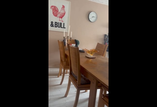 Compact Double in Mid Century Home, NewingtonGreen Main Photo
